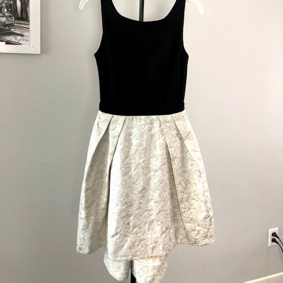 Slate & Willow Black and White Flare dress - Picture 1 of 11